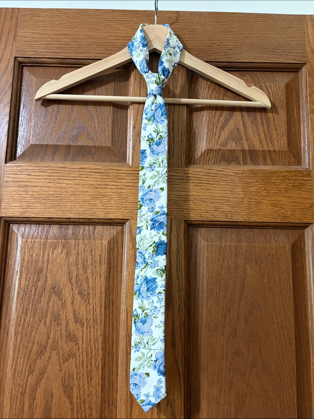 DAZI Blue and White Floral Tie